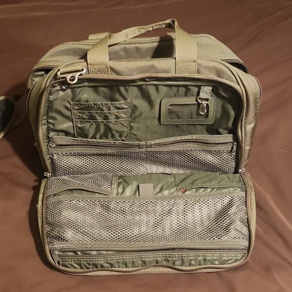 Atlantic Luggage Company Carry On bag Green - Picture 4 of 13